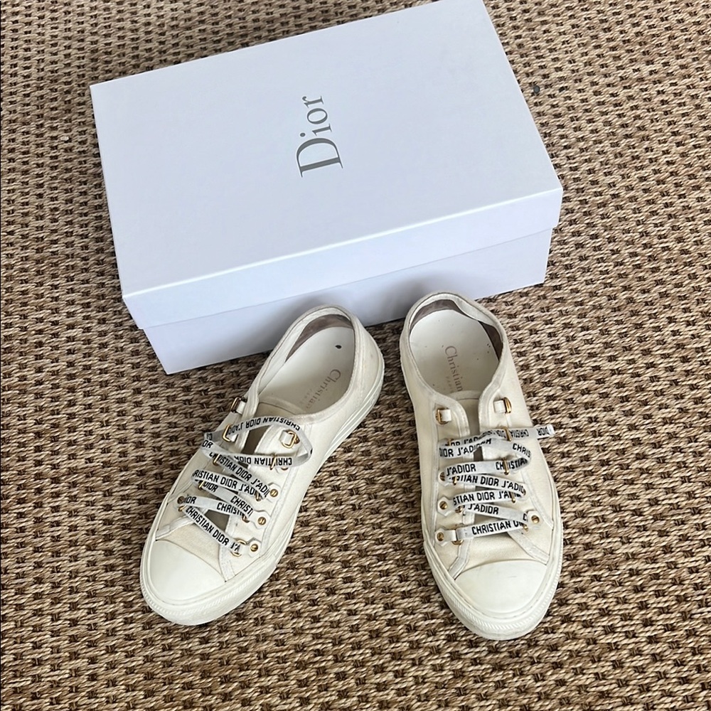 Dior Cream Sneakers Elegant Low-Top Design